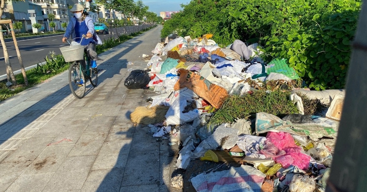 Cảnh 'xấu xí' trên đường 4.800 tỷ đồng nối ga T3 Tân Sơn Nhất