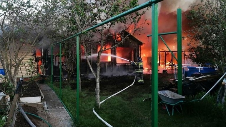 Hàng trăm UAV tấn công lãnh thổ Nga, nhiều chuyến bay bị đình chỉ