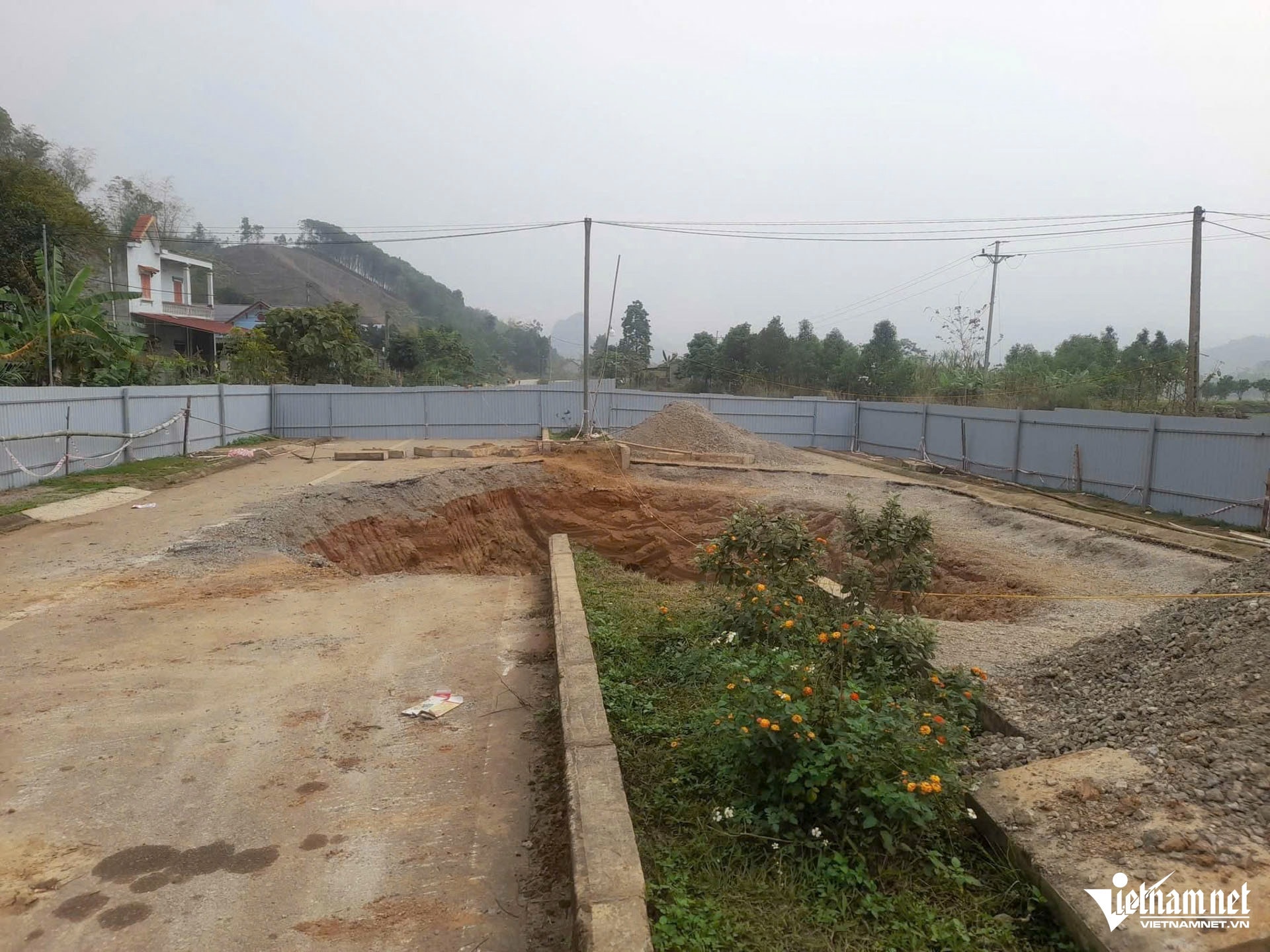 W-hố sụt lún bắc kạn_1.JPG.jpg