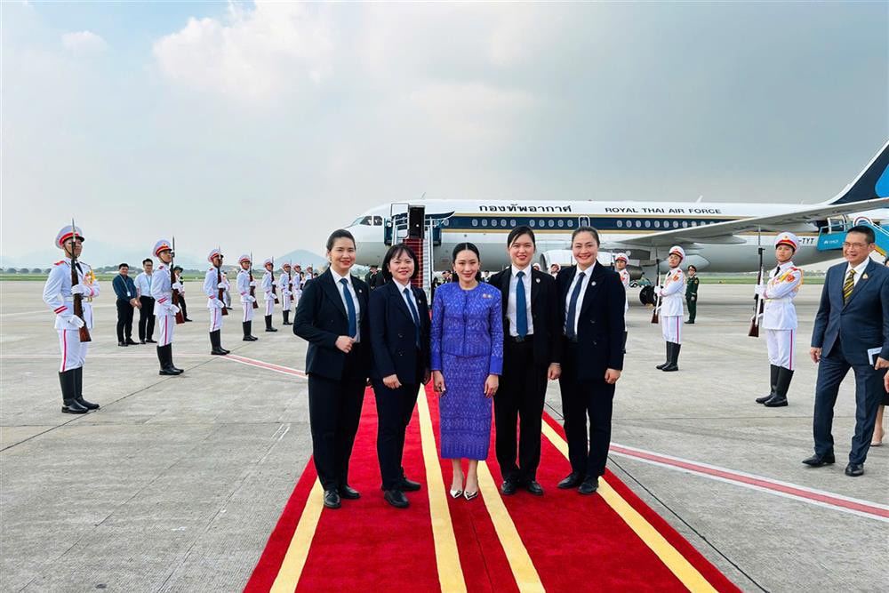 Chuyện chưa kể về 4 nữ sĩ quan bảo vệ Thủ tướng Thái Lan khi thăm Việt Nam Chuyện chưa kể về 4 nữ sĩ quan bảo vệ Thủ tướng Thái Lan khi thăm Việt Nam