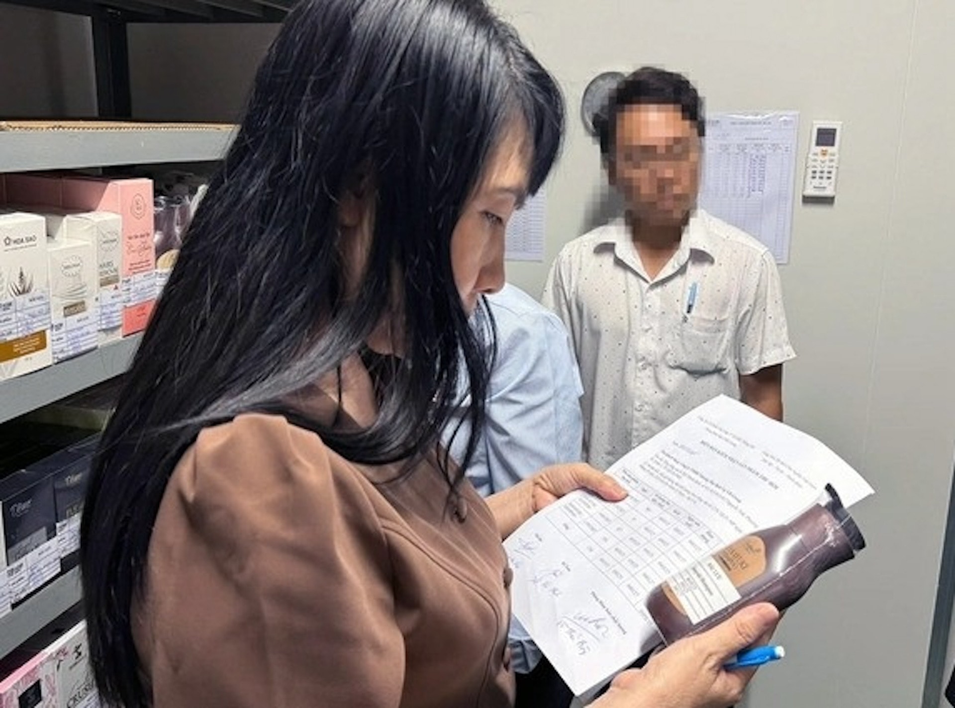 Nhà máy sản xuất mỹ phẩm Đoàn Di Băng quảng cáo bị thu hồi chứng nhận GMP Nhà máy sản xuất mỹ phẩm Đoàn Di Băng quảng cáo bị thu hồi chứng nhận GMP
