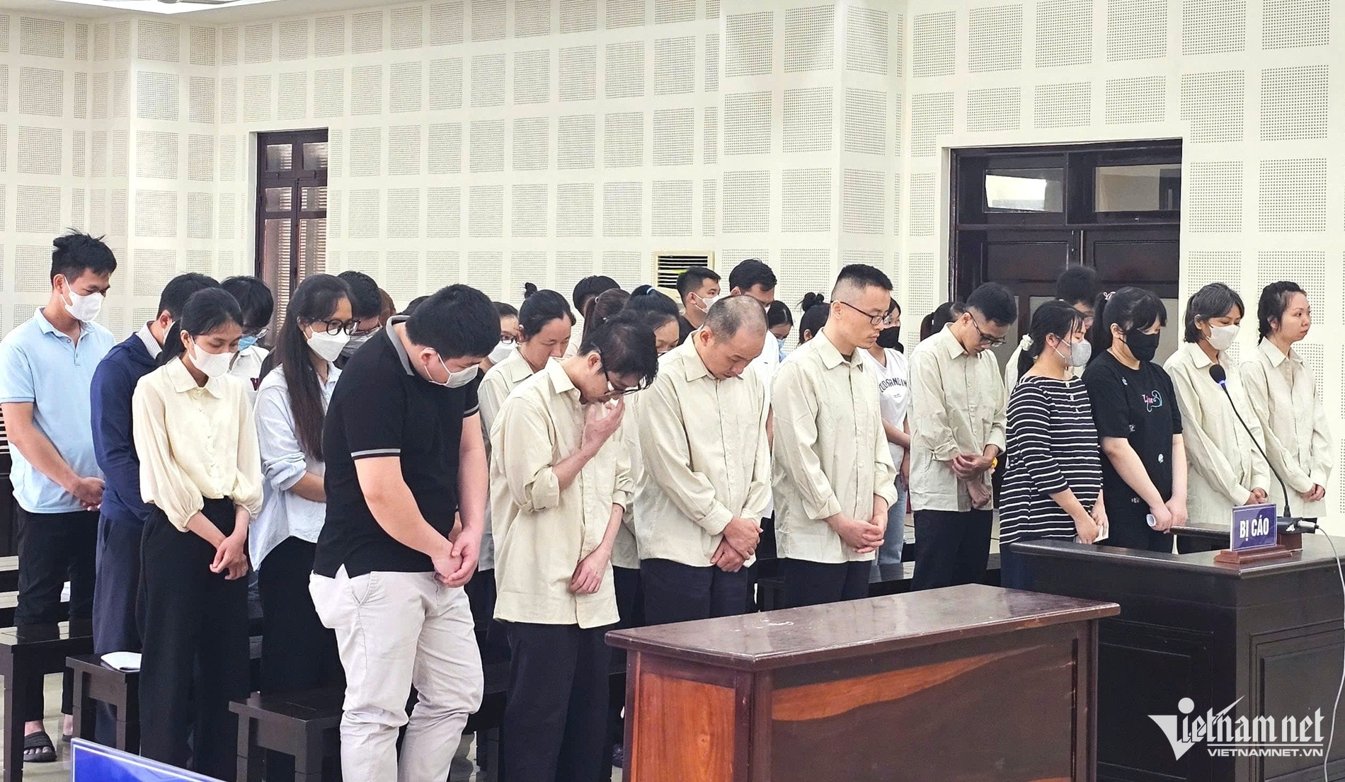 Cho vay gần 7.000 tỷ với lãi ‘cắt cổ’, ông trùm và 34 bị cáo vào tù Cho vay gần 7.000 tỷ với lãi ‘cắt cổ’, ông trùm và 34 bị cáo vào tù