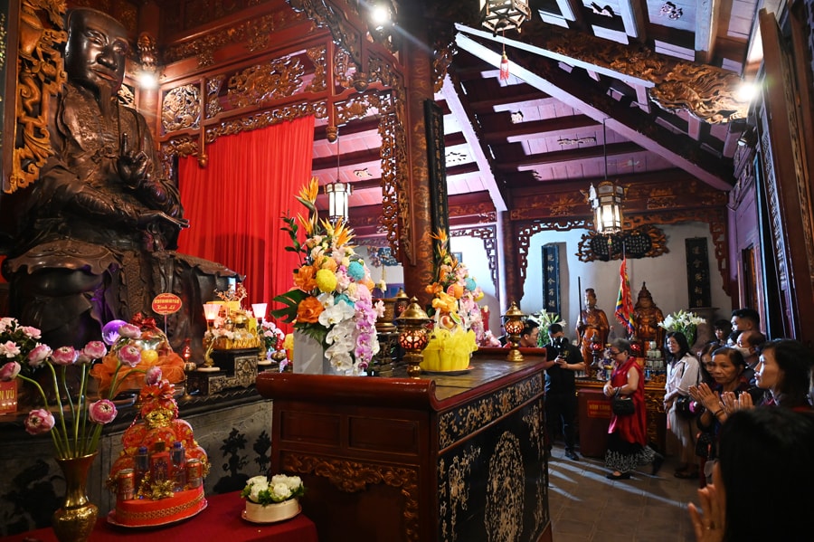 'Tiếng chuông Trấn Vũ' - Khám phá không gian tâm linh và lịch sử kỳ bí giữa lòng Hà Nội - 8