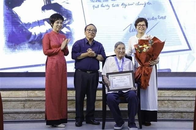 Nhạc sĩ Phạm Tuyên đoạt giải thưởng lớn Dế Mèn: Tôn vinh tài năng âm nhạc cho thiếu nhi