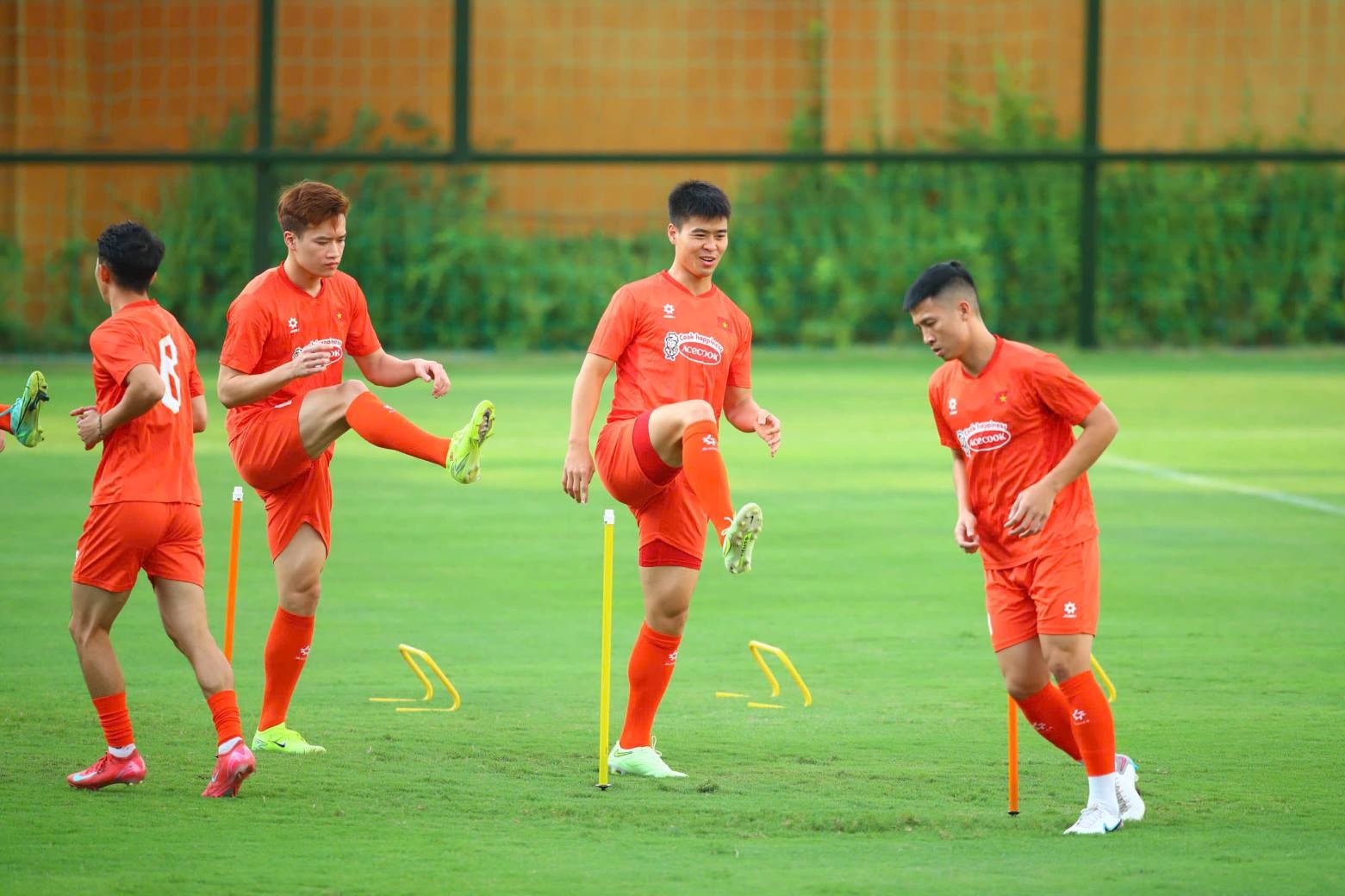 Tuyển Việt Nam sẽ bổ sung hai hậu vệ trong đợt tập trung này. Ảnh: VFF