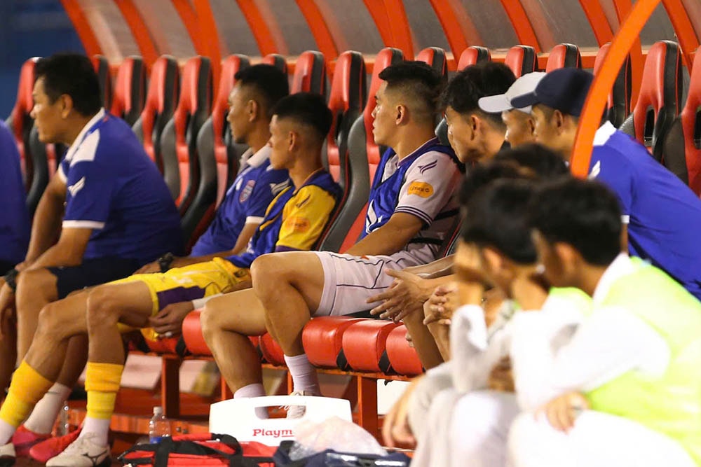 Đối đầu Công an Hà Nội ở lượt trận đấu bù vòng 23 V.League 2024-2025, tiền đạo Nguyễn Tiến Linh chỉ xuất hiện trên băng ghế dự bị của câu lạc bộ Bình Dương.