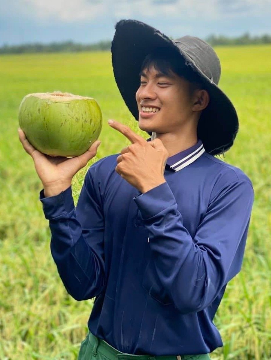 Lê Tuấn Khang trở thành hiện tượng với loạt video về 