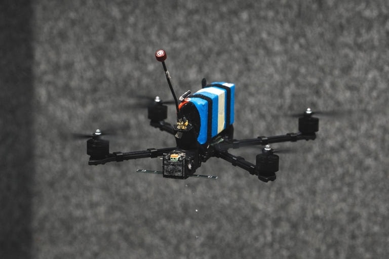 tốc độ sản xuất uav kinh ngạc của ukraine và cuộc đua khốc liệt trên bầu trời hình ảnh 1 toc do san xuat uav kinh ngac cua ukraine va cuoc dua khoc liet tren bau troi hinh anh 1