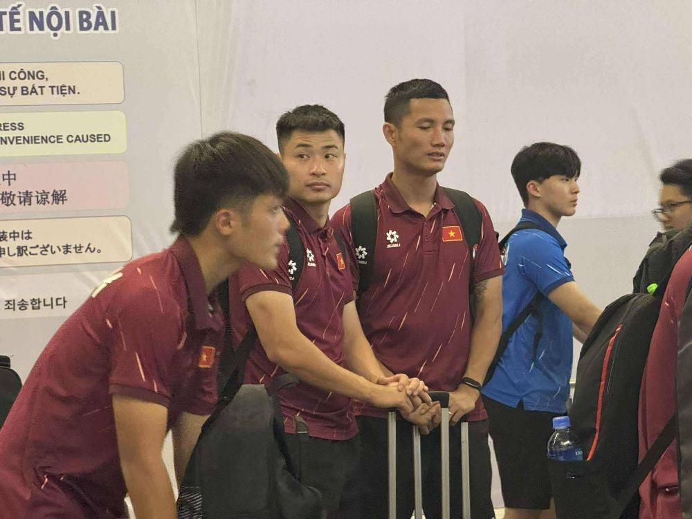 Tuyển Việt Nam lên đường sang Malaysia