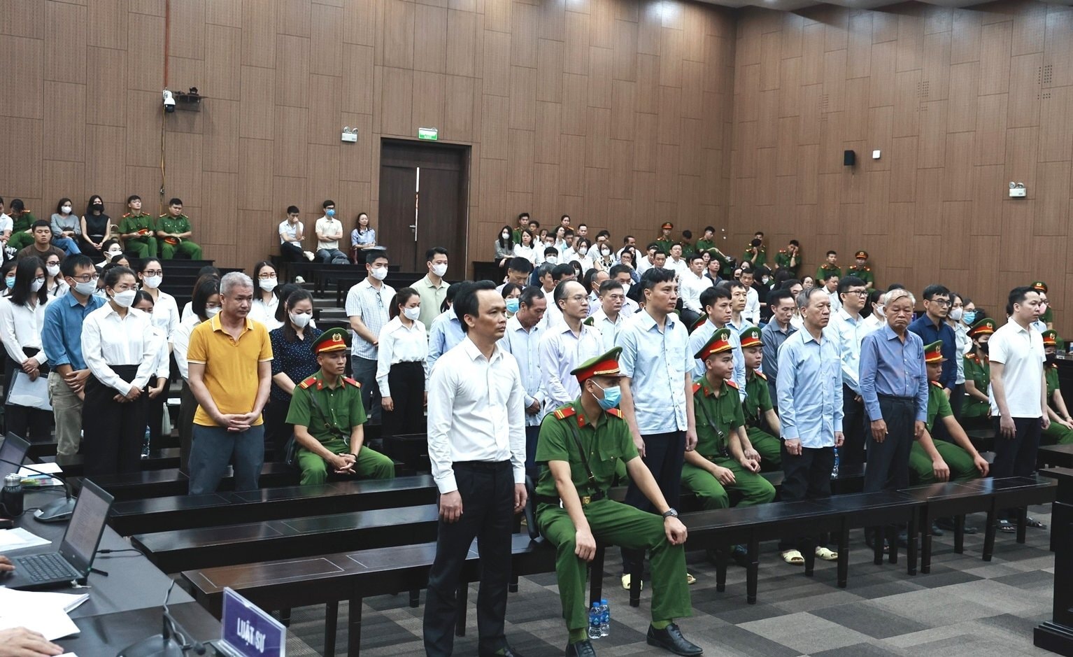 Cựu Chủ tịch FLC Trịnh Văn Quyết và 2 em gái khắc phục toàn bộ 2.500 tỷ đồng hậu quả vụ án Cựu Chủ tịch FLC Trịnh Văn Quyết và 2 em gái khắc phục toàn bộ 2.500 tỷ đồng hậu quả vụ án