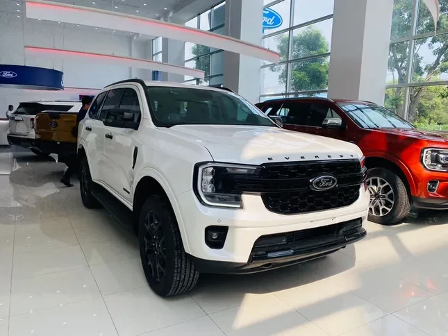 Xe gầm cao cỡ D đua giảm giá ảnh 1