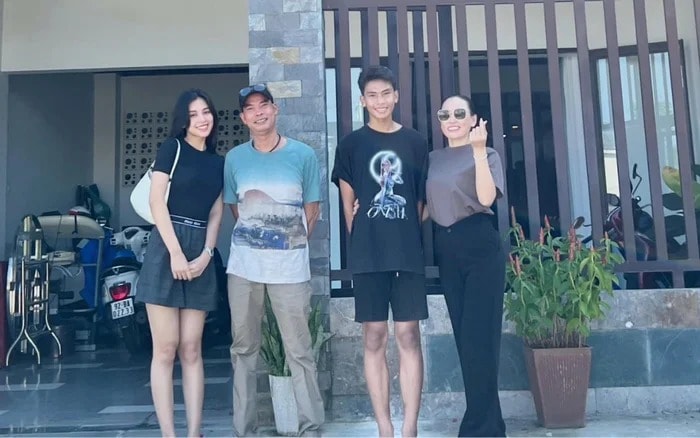  Hoa hậu Tiểu Vy đáp trả khi bị nói chả thấy làm gì up ảnh bikini mà vẫn nhiều tiền