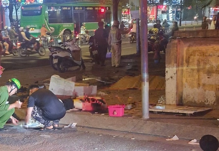 Tai nạn nghiêm trọng khiến 2 người tử vong ở TP HCM Tai nạn nghiêm trọng khiến 2 người tử vong ở TP HCM