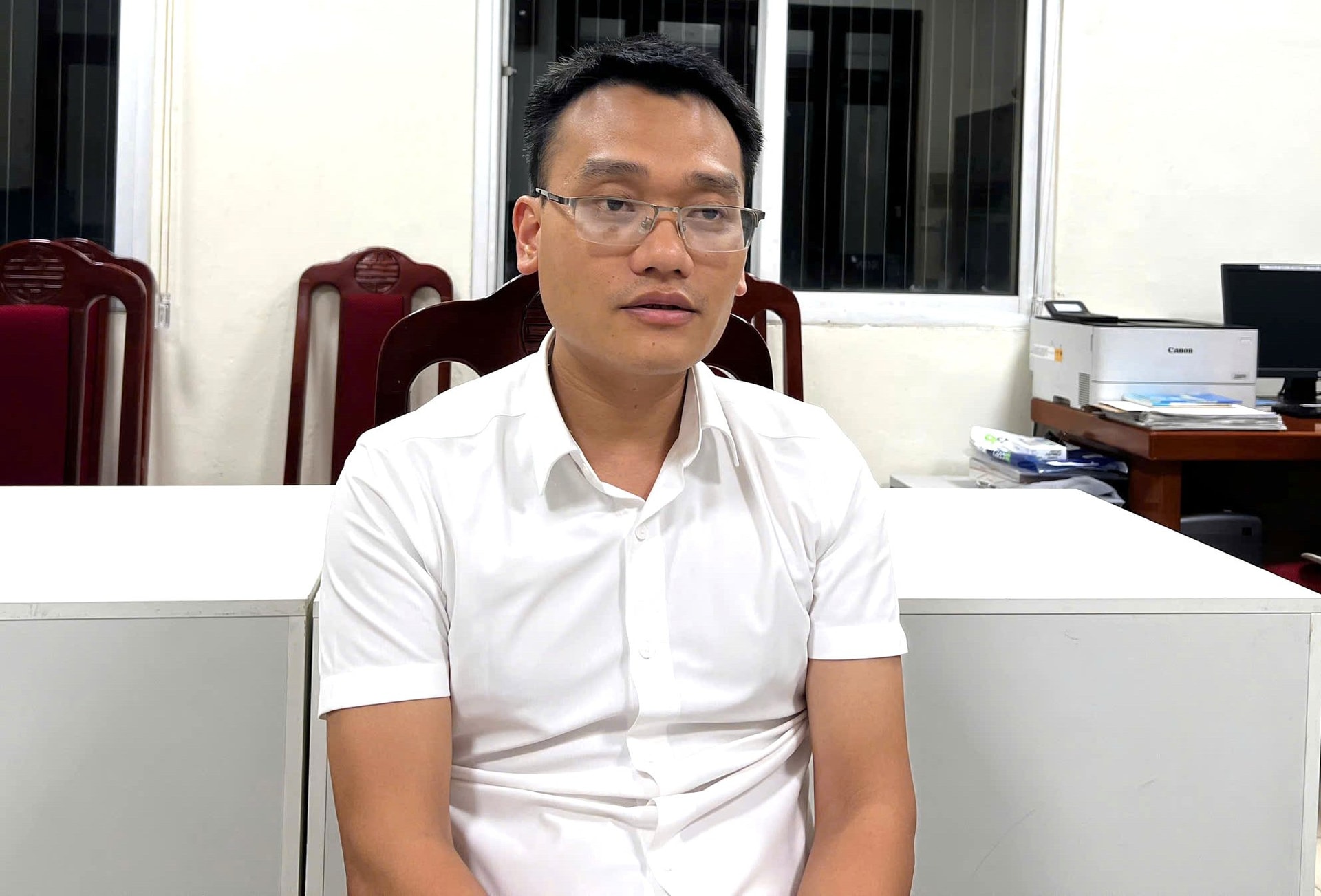 Bắt phó chủ tịch thị trấn ở Hà Nội sản xuất cồn y tế giả Bắt phó chủ tịch thị trấn ở Hà Nội sản xuất cồn y tế giả