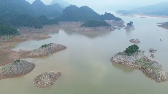 Nước hồ thủy điện Hòa Bình dâng trở lại ảnh 1