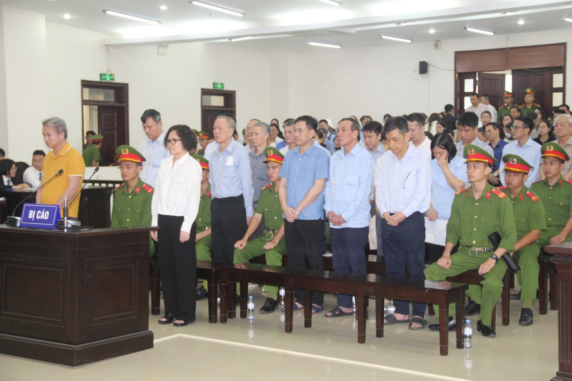 Cựu Chủ tịch FLC Trịnh Văn Quyết xin chuyển từ án phạt tù sang phạt tiền Cựu Chủ tịch FLC Trịnh Văn Quyết xin chuyển từ án phạt tù sang phạt tiền