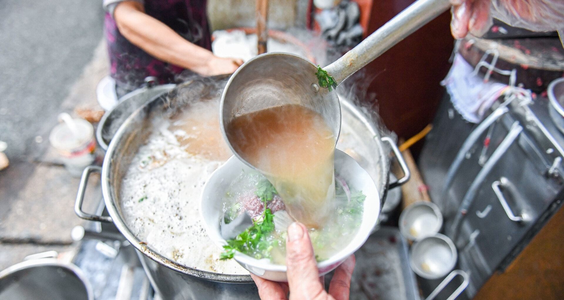 3 năm liền được Michelin Guide vinh danh, 4 quán phở ở Hà Nội vẫn gây tranh cãi