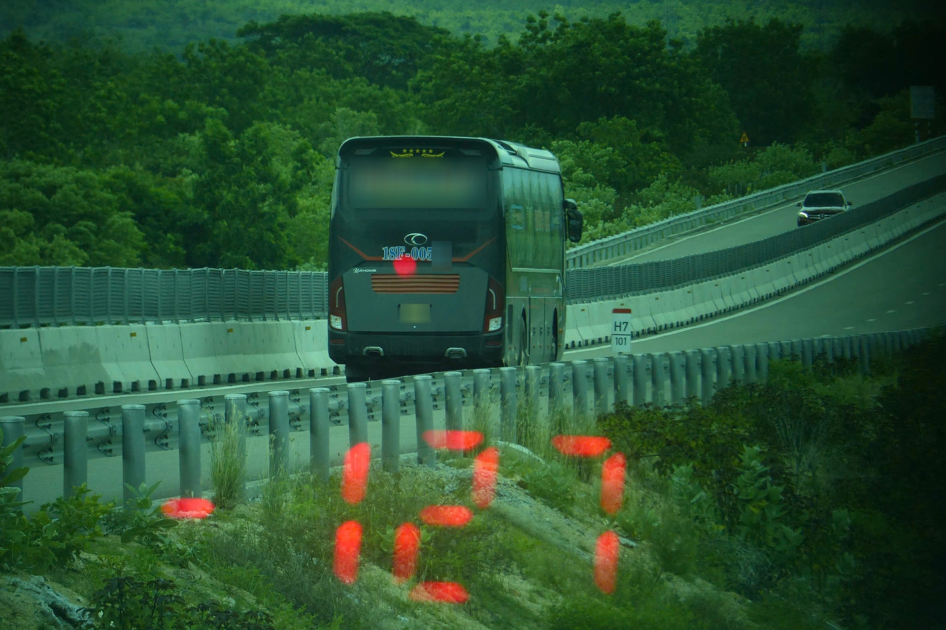 Tài xế ô tô khách giường nằm phóng 127km/h trên cao tốc Tài xế ô tô khách giường nằm phóng 127km/h trên cao tốc