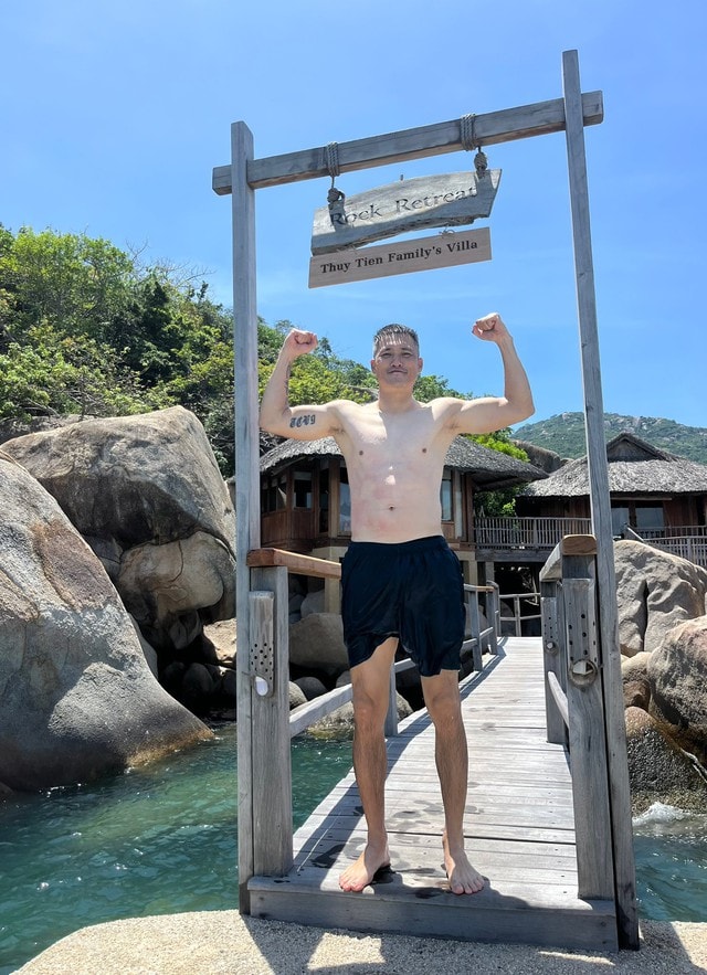 Ngã ngửa hình ảnh mới của Công Vinh Thủy Tiên sau thời gian dài ở ẩn