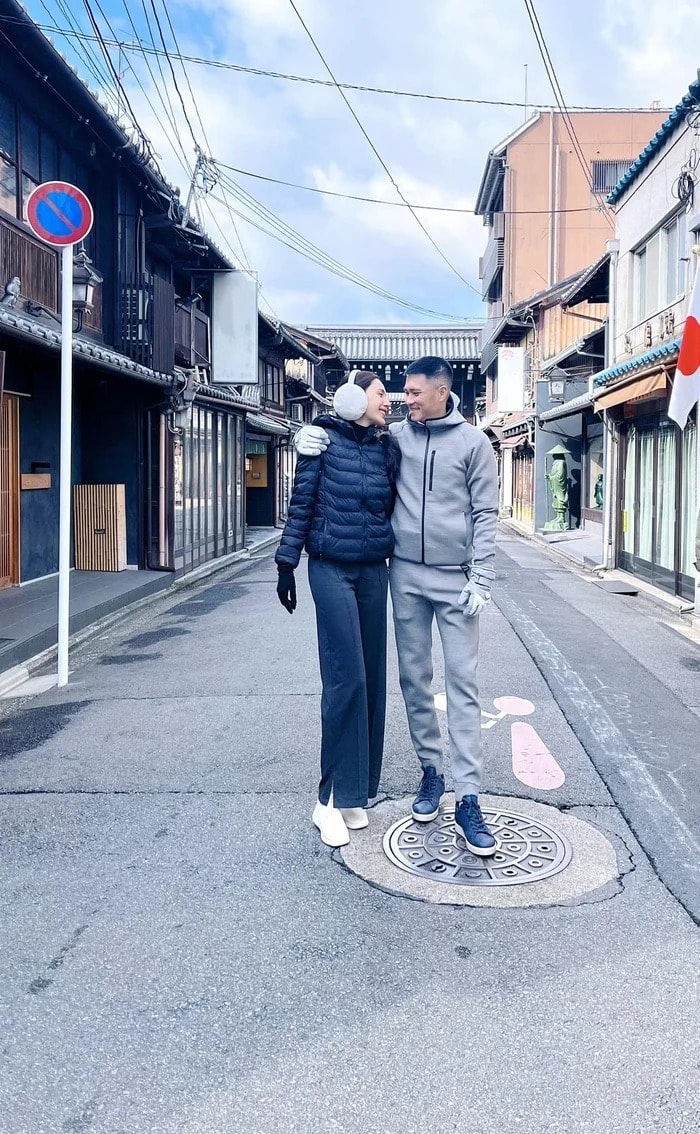 Ngã ngửa hình ảnh mới của Công Vinh Thủy Tiên sau thời gian dài ở ẩn