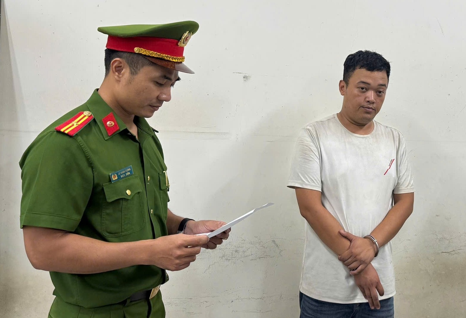 Tài xế taxi 'chặt chém' cuốc xe 4,2 triệu đồng từng chốt cửa, uy hiếp khách khác