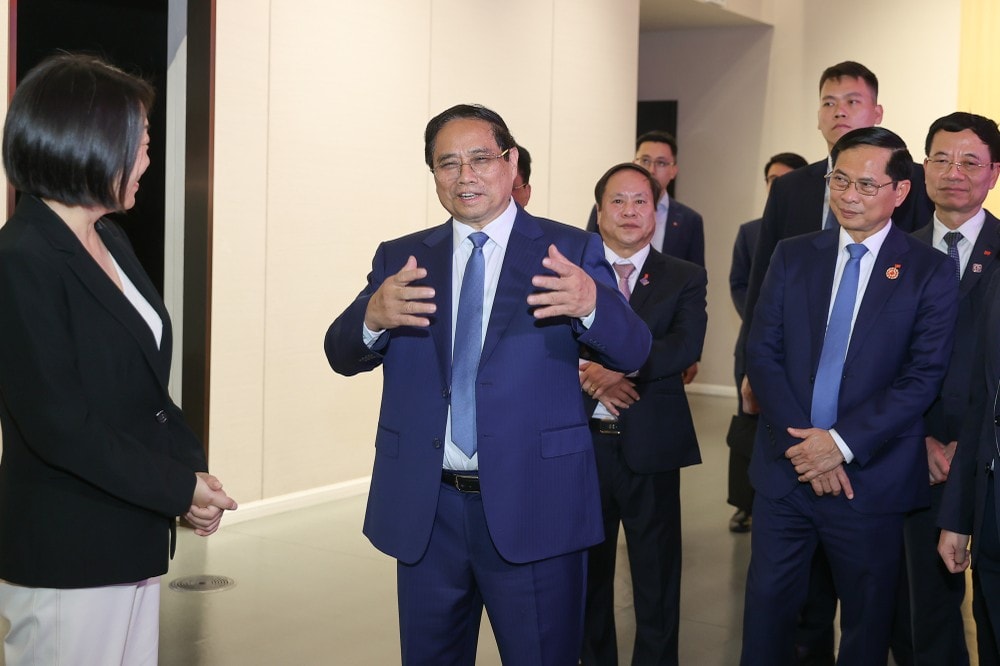 Thủ tướng nhấn mạnh một số bài học kinh nghiệm quan trọng qua sự phát triển của Phố Đông và Thượng Hải. Ảnh: VGP 2606Thutuong3.jpg