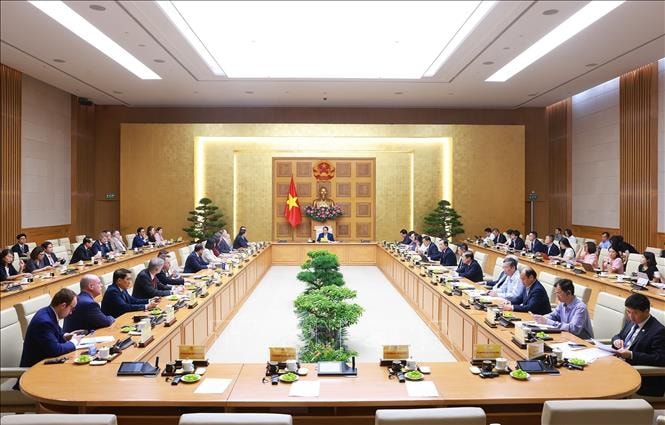 Thủ tướng Phạm Minh Chính chủ trì tọa đàm với các doanh nghiệp Vương quốc Anh