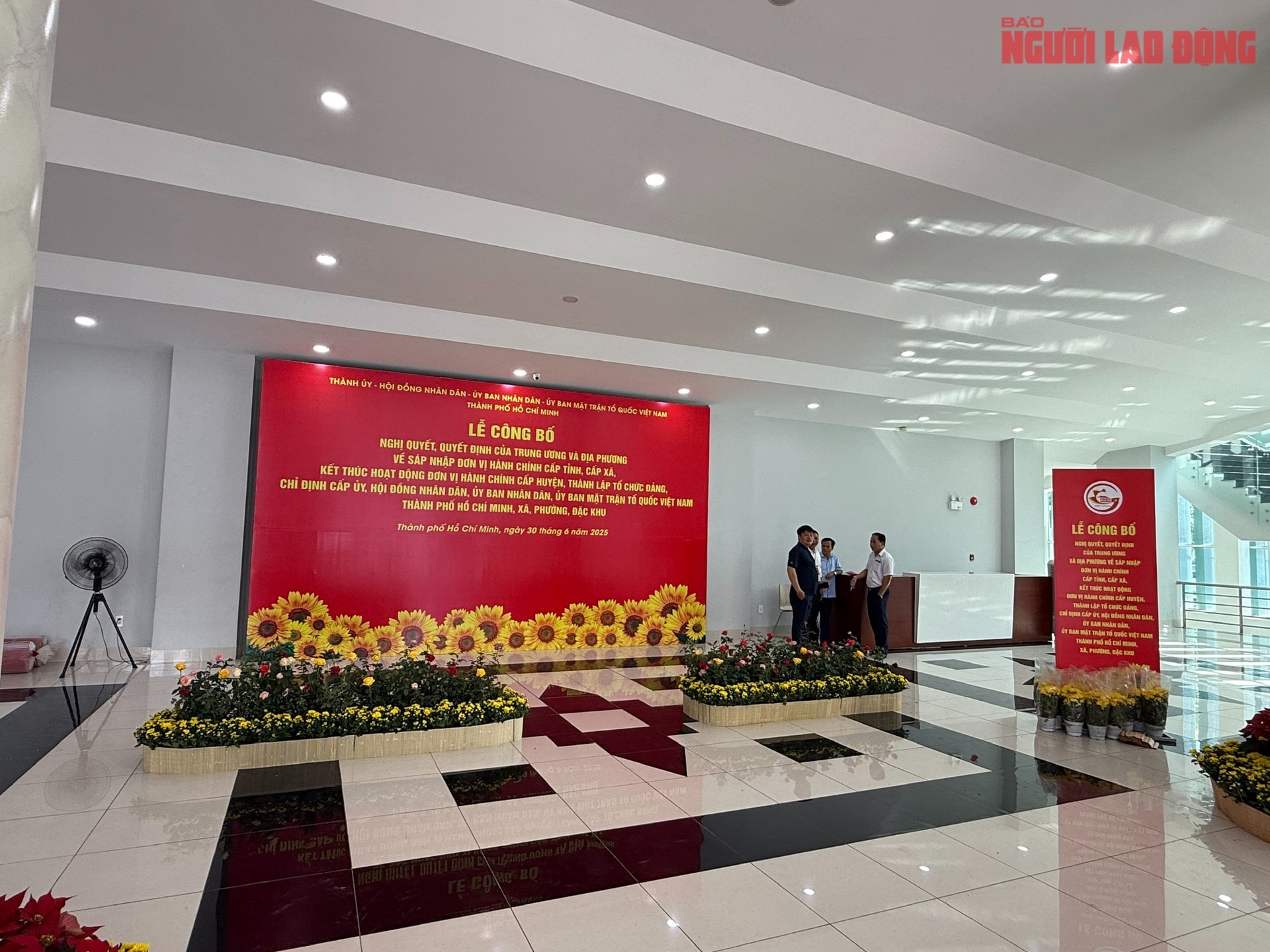 Cận cảnh nơi diễn ra lễ công bố thành lập và ra mắt lãnh đạo TP HCM mới - Ảnh 4.