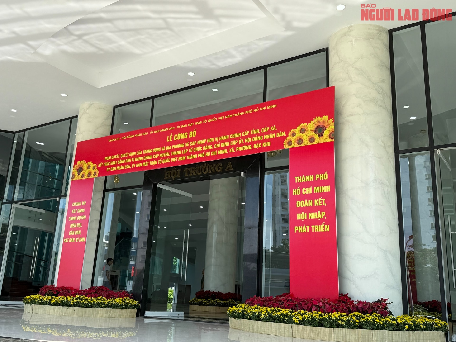 Cận cảnh nơi diễn ra lễ công bố thành lập và ra mắt lãnh đạo TP HCM mới - Ảnh 5.