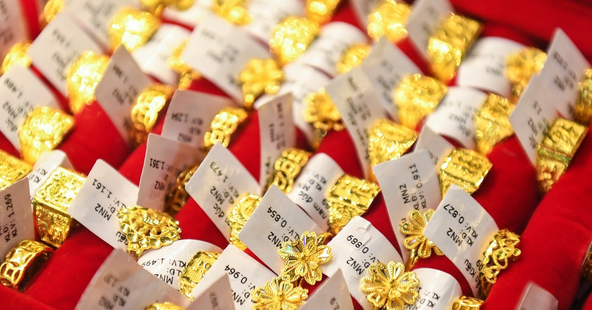 Giá vàng hôm nay 29/6/2025 đi xuống, vàng miếng SJC giảm 500.000 đồng/lượng