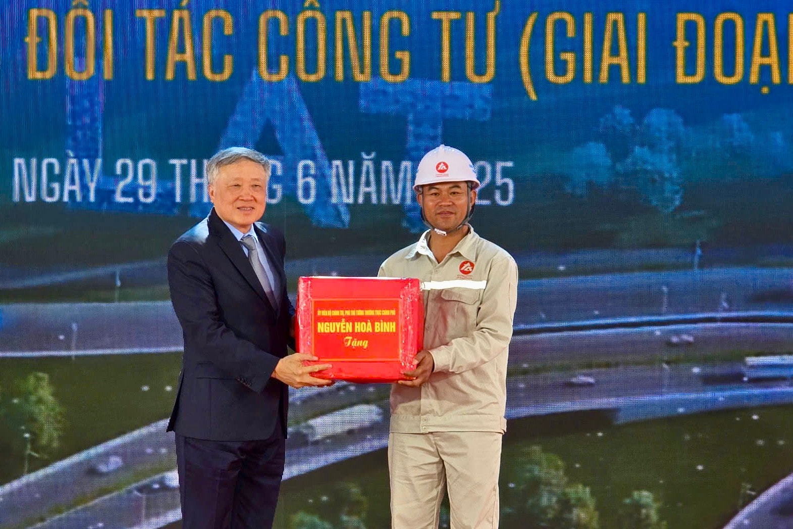 Khởi công dự án cao tốc rút ngắn thời gian từ TPHCM đi Đà Lạt