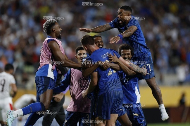 Al Hilal đánh bại CLB Manchester City là một cú sốc lớn ở Club World Cup 2025. Ảnh: EPA. al-hilal-gay-soc-khi-danh-bai-clb-manchester-city (3).jpg