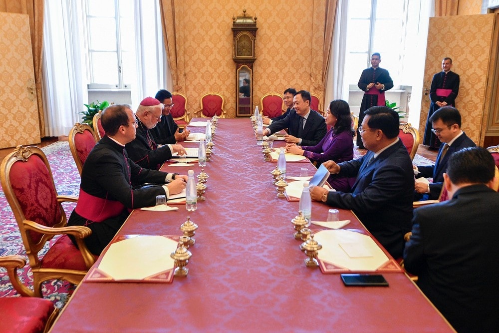 Phó Chủ tịch nước Võ Thị Ánh Xuân hội kiến với Bộ trưởng Ngoại giao Vatican Paul Richard Gallagher. Ảnh: Bộ Ngoại giao 3006B.jpg