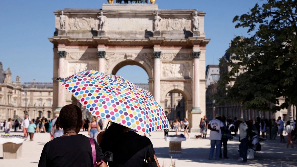 người dân paris đổ xô đi mua quạt điện, đối phó nắng nóng hình ảnh 1 nguoi dan paris do xo di mua quat dien, doi pho nang nong hinh anh 1