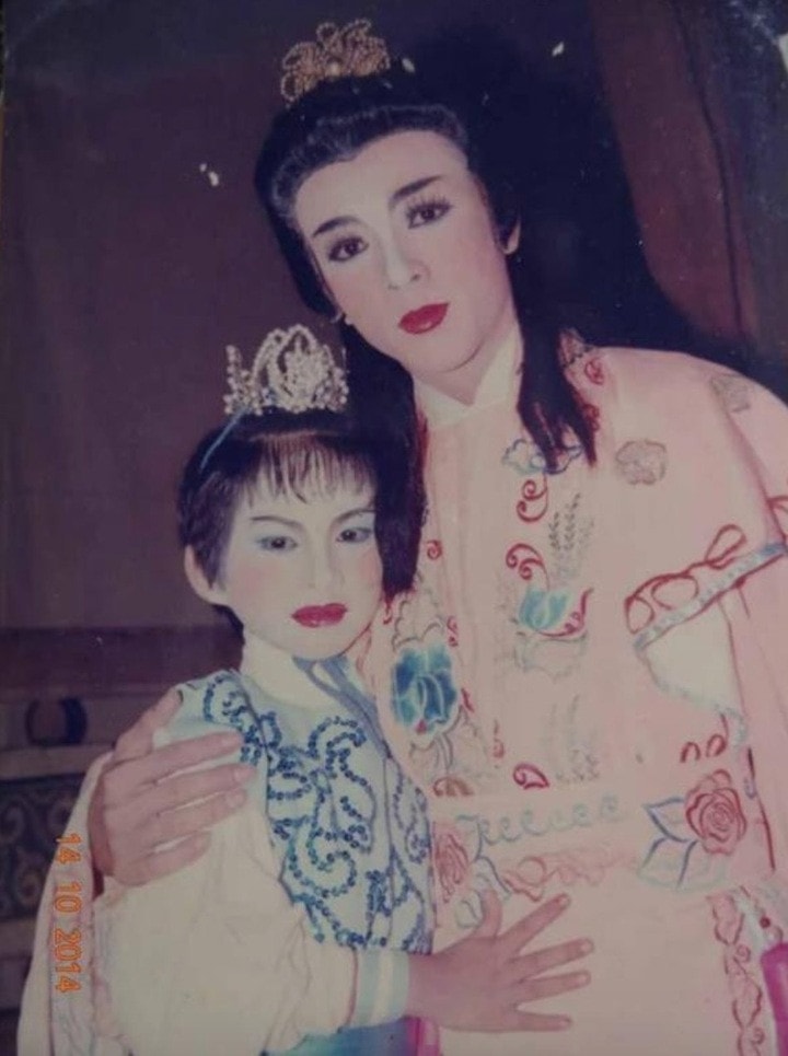 Bình Tinh đi diễn từ khi còn nhỏ.