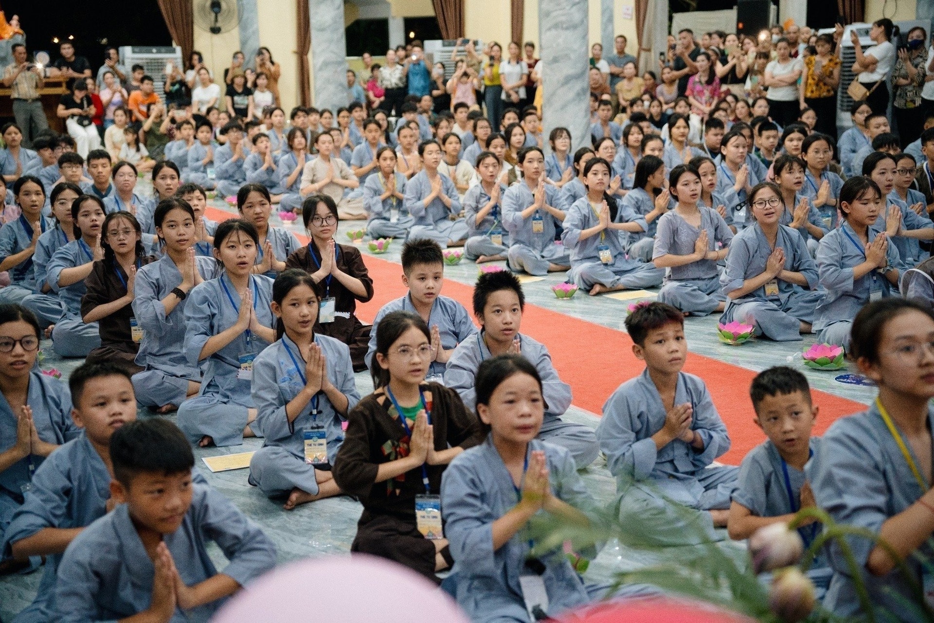 Các bạn nhỏ tham gia khóa tu mùa hè. (Ảnh: Tuổi trẻ hướng thiện)