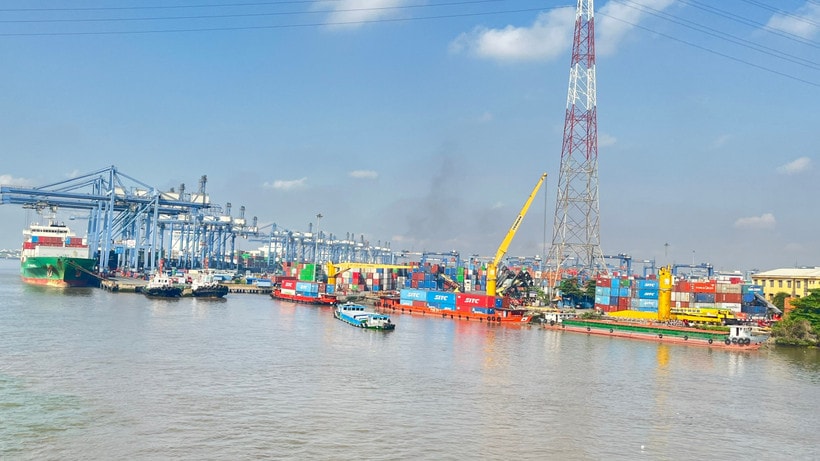 Năm 2024, Việt Nam xuất khẩu sang Hoa Kỳ chiếm khoảng 29,5% tổng kim ngạch xuất khẩu với giá trị đạt 119,5 tỷ USD. Các mặt hàng xuất khẩu chủ lực, gồm máy tính, sản phẩm điện tử, linh kiện, máy móc, thiết bị, dệt may và gỗ... (Ảnh: Vietnam+)