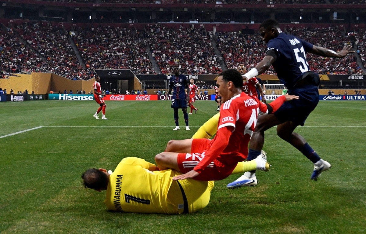 ngoi sao cua bayern munich chan thuong kinh hoang o tran gap psg hinh anh 2