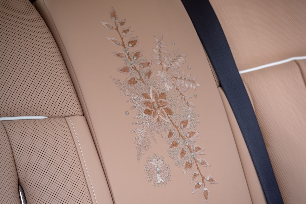 chiem nguong mau xe doc ban rolls-royce phantom dentelle hinh anh 7
