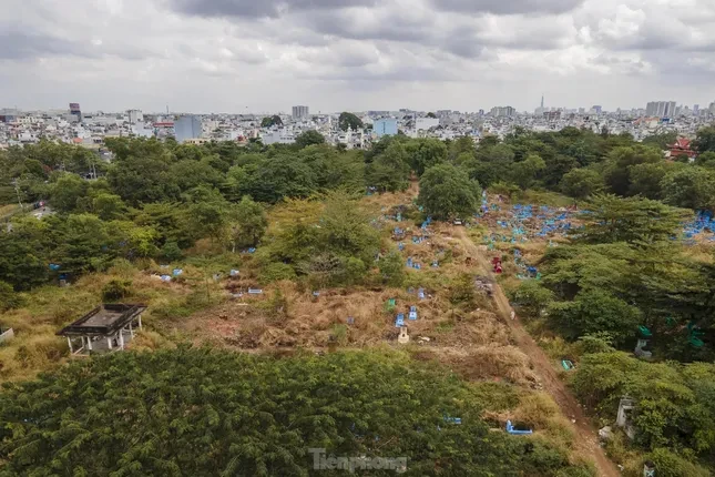 Cận cảnh nghĩa trang lớn nhất TPHCM sắp thành trường học Cận cảnh nghĩa trang lớn nhất TPHCM sắp thành trường học