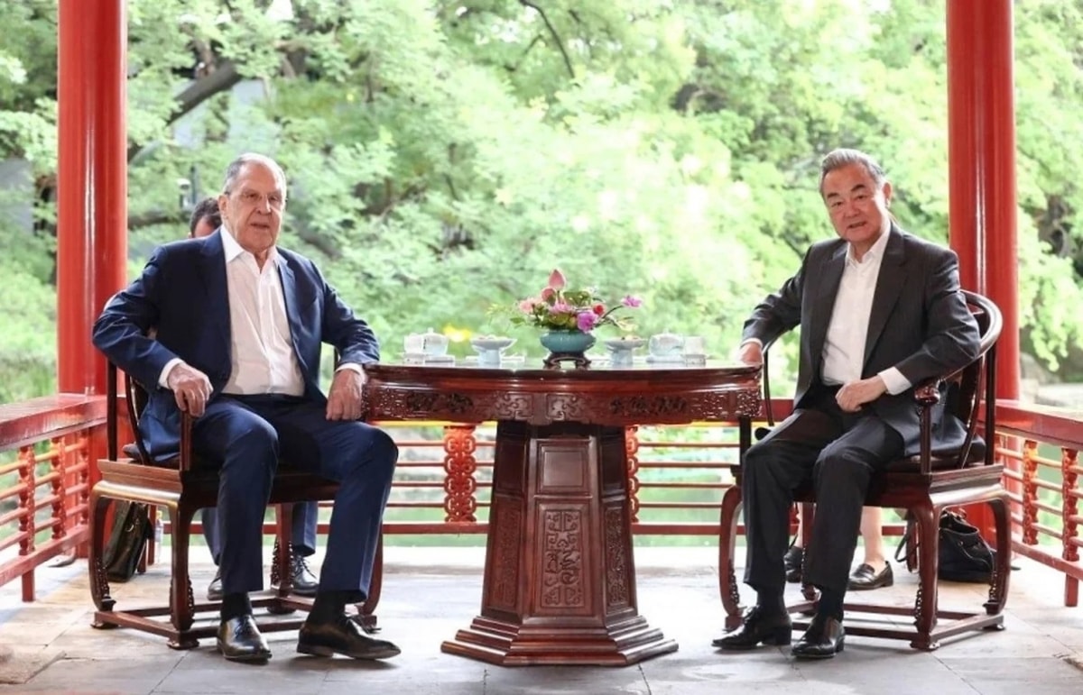 Ngoại trưởng Nga hội đàm với Ngoại trưởng Trung Quốc tại Bắc Kinh