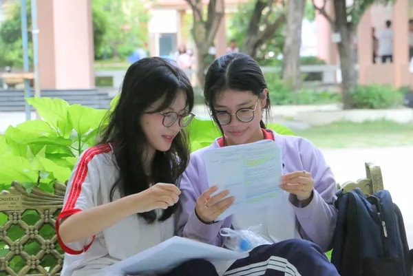 Kỳ Thi THPT Quốc Gia 2025: Số Lượng Học Sinh Đạt Điểm Toán Toàn Diện Vượt Mức Cao Kỷ Lục!