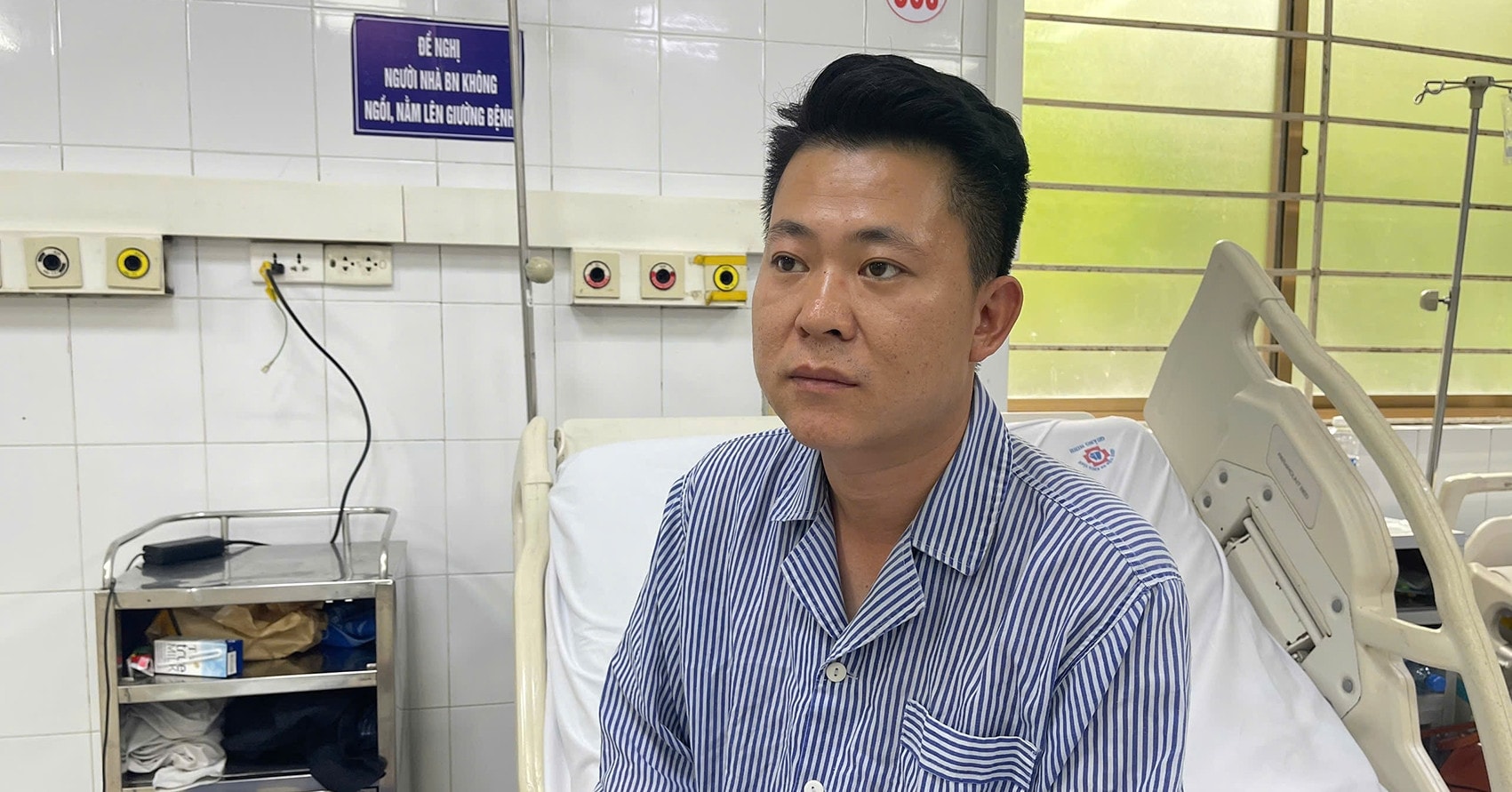 Mưa to, du khách yêu cầu về bờ nhưng chủ tàu động viên 'sắp đến điểm đầu tiên'