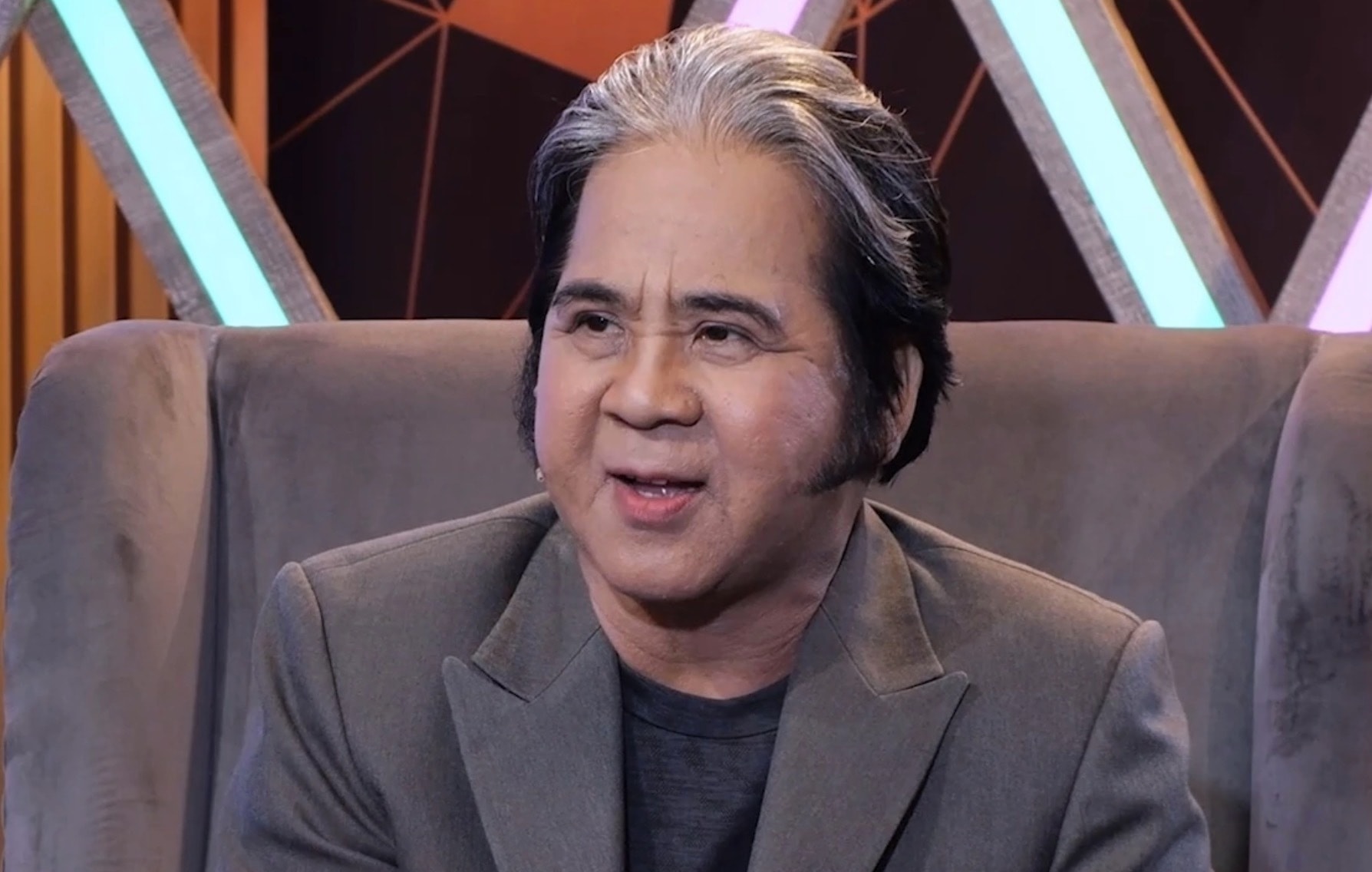 Ở tuổi U70, Bạch Long 