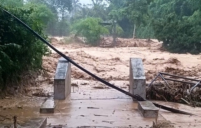 Cả River rises to dangerous level, urgent evacuations ordered in Nghệ An and Thanh Hóa