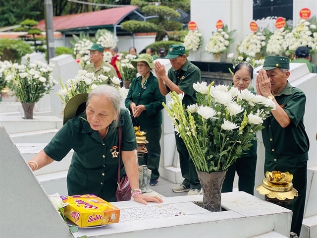 Đồng Lộc: Hàng Trăm Người Đã Tỏ Lòng Kính Trọng 10 Nữ Thanh Niên Tình Nguyện Viên Hy Sinh