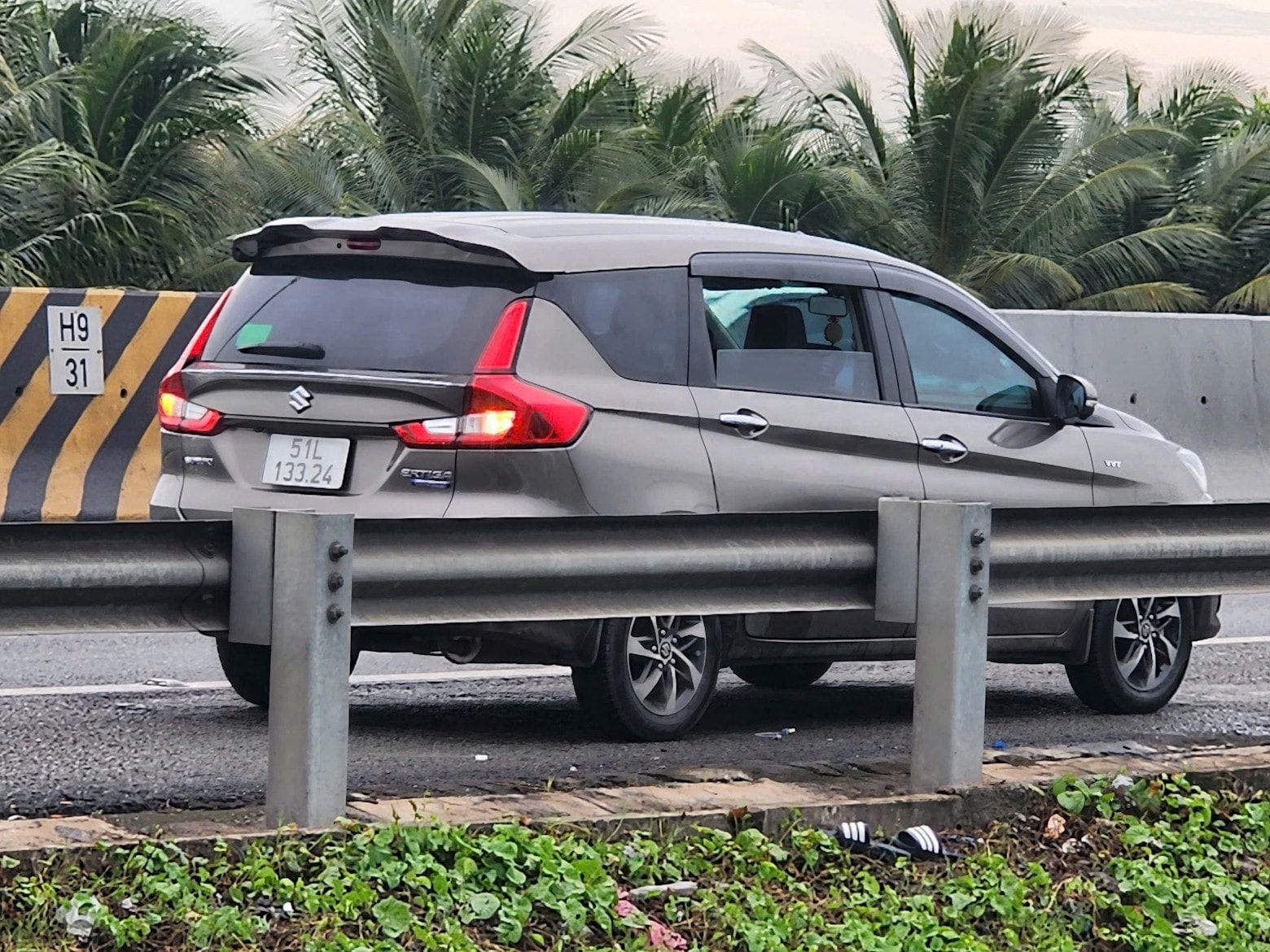 Vị khách say xỉn đòi cướp lái trên cao tốc, tài xế hành động khẩn cấp Vị khách say xỉn đòi cướp lái trên cao tốc, tài xế hành động khẩn cấp