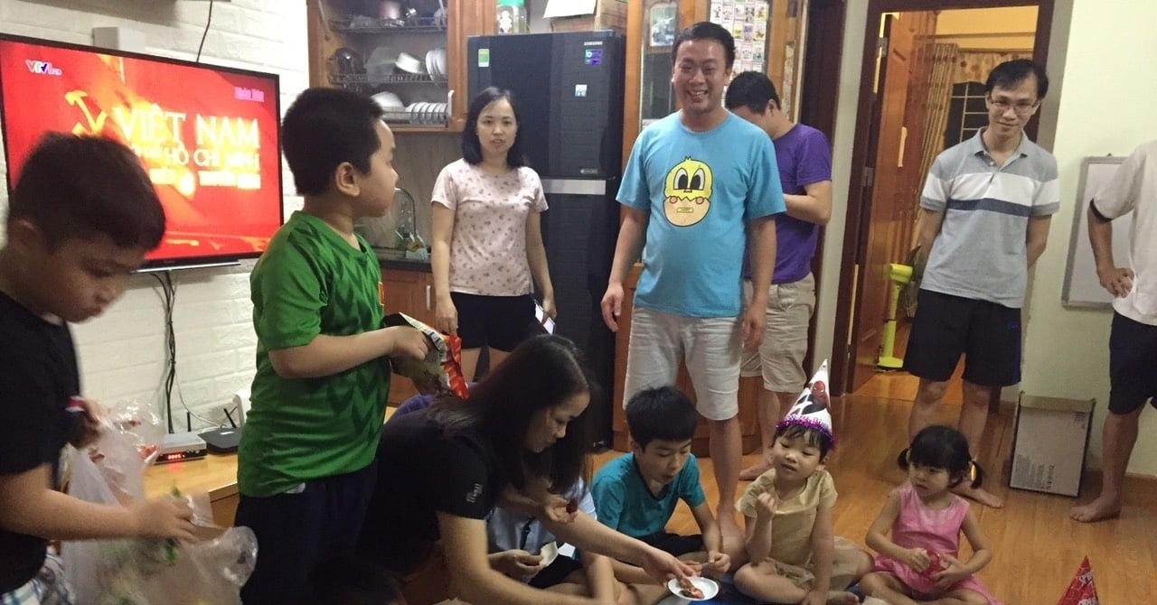 Tin nhắn lúc nửa đêm ở chung cư khiến cả tầng thức giấc, tất tả làm điều ấm lòng