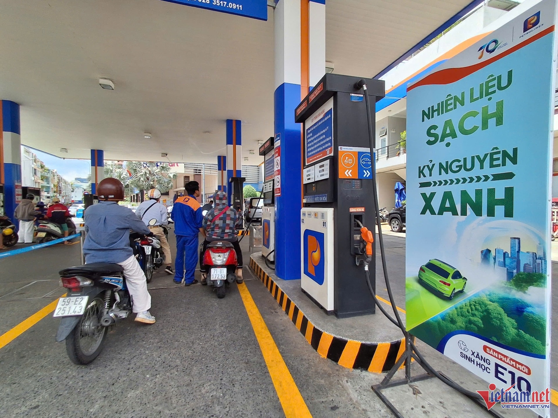 Bán xăng E10 rộng rãi từ ngày mai: Thực hư loại xăng mới dễ gây hỏng động cơ Bán xăng E10 rộng rãi từ ngày mai: Thực hư loại xăng mới dễ gây hỏng động cơ
