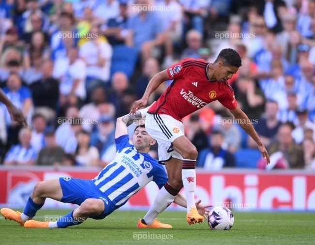 Trung vệ Raphael Varane bị cho là nhận lương cao tại MU nhưng cống hiến chưa tương xứng. Ảnh: EPA. nhung-ngoi-sao-nhan-luong-cao-nhat-o-clb-man-united (3).jpg